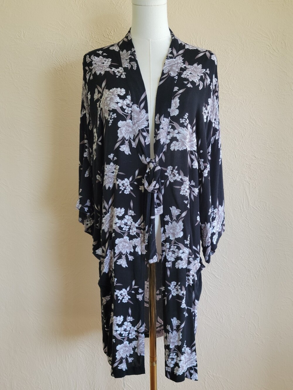 Spiritual Gangster | Black & Gray Floral Tie Front Kimono